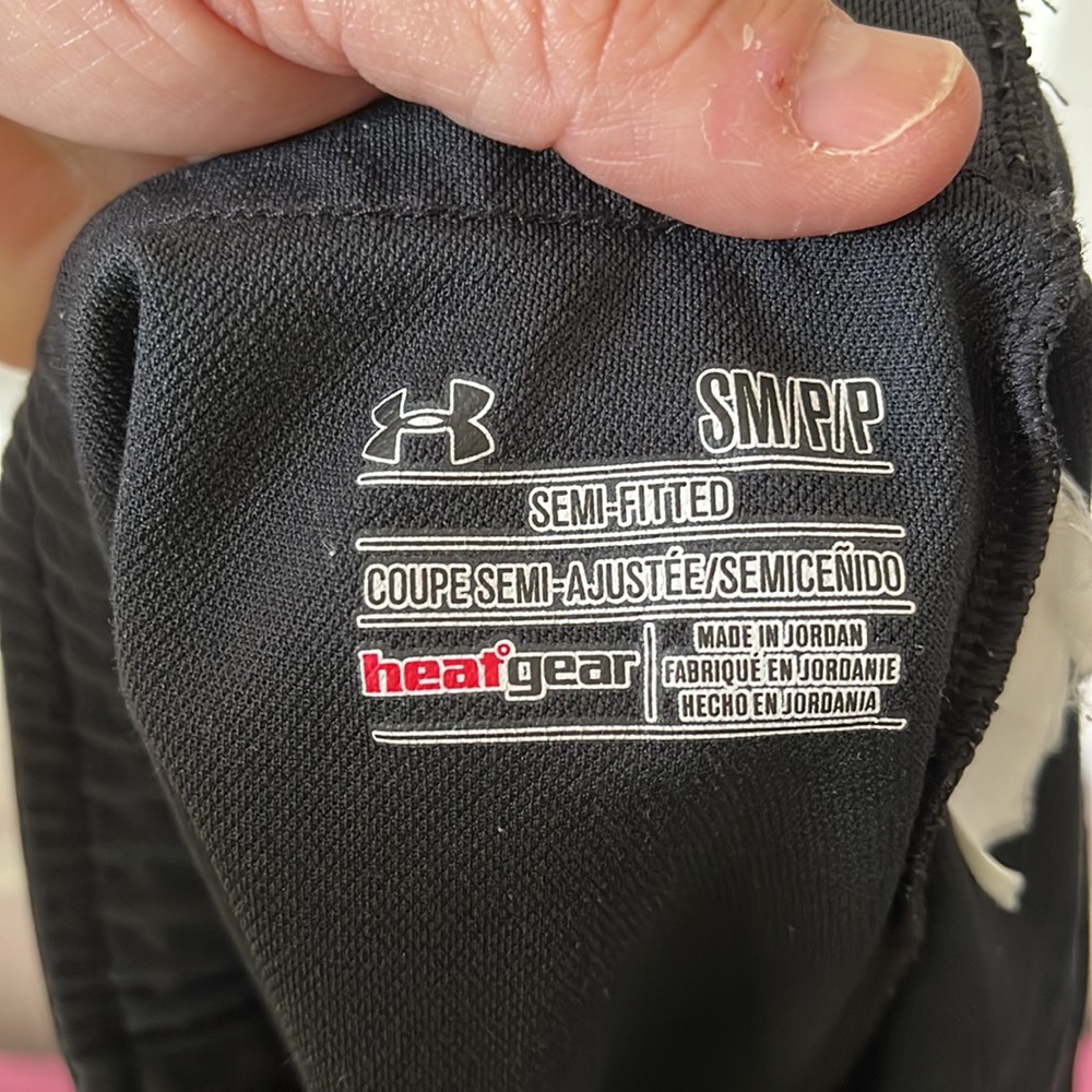 Under Armour Black Shorts Drawstring - Picture 4 of 4